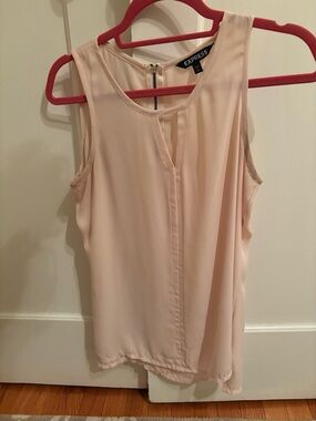 Express Women's Sleeveless Blouse in Pale Pink
